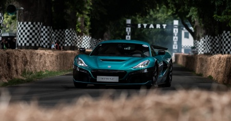 A Goodwood la prima passeggiata della Rimac Nevera