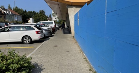 Auto investe una carrozzina, ferito un bimbo