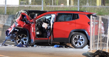 Esce di strada e l'auto finisce contro il muro, grave un 31enne