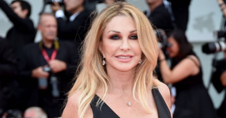 Paola Ferrari: «Mia madre ha provato a uccidermi quando ero piccola»