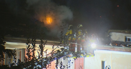 Grosso incendio in una palazzina, evacuati 26 residenti