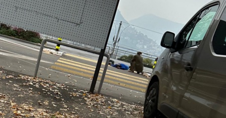 Malore di fronte alla stazione, traffico in tilt