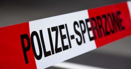 Venticinquenne accoltellato per strada