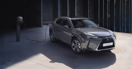 Lexus, più autonomia per la UX 300e