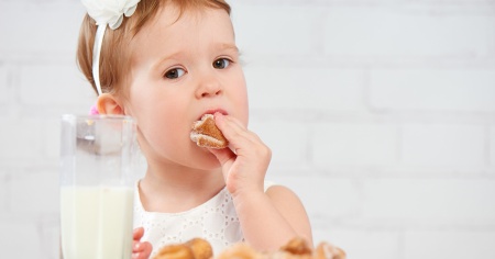 Perché i bambini rifiutano i biscotti rotti?