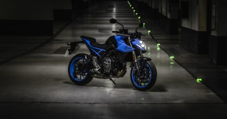Suzuki GSX-8S, potenza sotto controllo