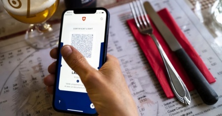 Chiese un certificato negativo via telefono: assolta