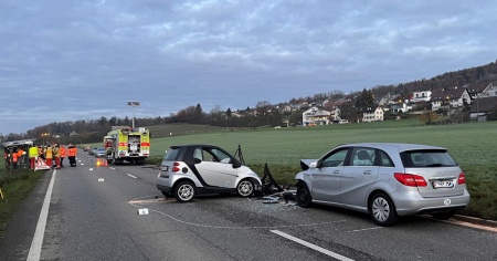 Incidente frontale all'alba, due persone in gravi condizioni