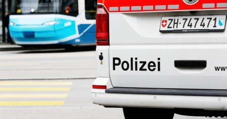 Auto contro auto, coinvolta una volante della polizia