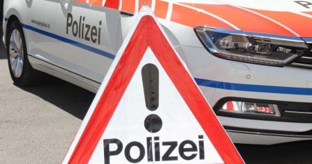 Molestato e derubato sul treno