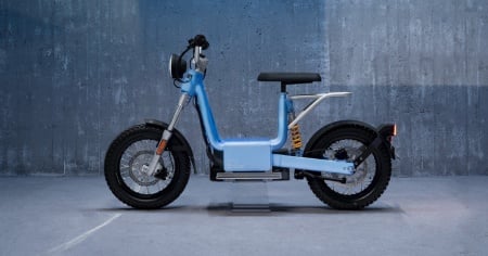 Ora il Makka viaggia a bordo della Polestar 2