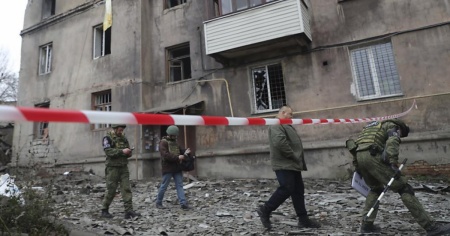 La corrente si interrompe, «ma l'acqua c'è». Notte di bombe su Kiev: LIVE