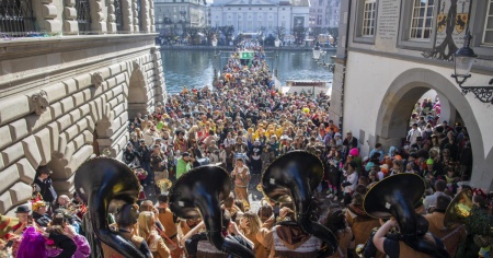 In decine di migliaia a festeggiare il carnevale a Lucerna