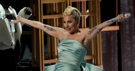 Cani rubati: una donna fa causa a Lady Gaga per la ricompensa promessa