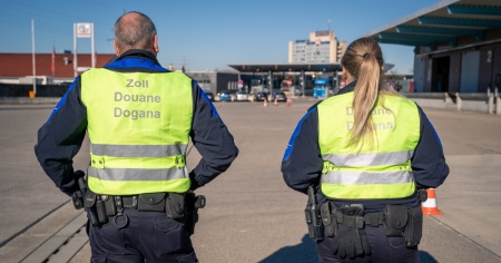 Condannato per aver abusato sessualmente di due bambini, entra in Svizzera e sparisce
