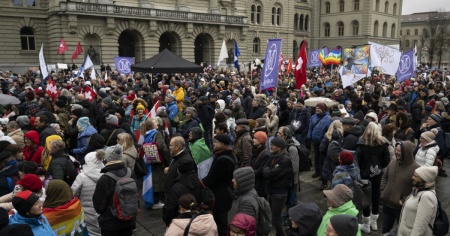 Neutralità ed esportazioni di armi, in 3'000 a Berna in favore della pace