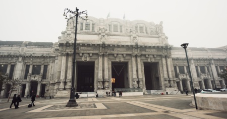 Milano, passanti accoltellati vicino alla Stazione Centrale