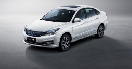 Dongfeng mette i motori nelle ruote della E70 EV