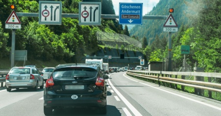 San Gottardo: «Far prenotare i cittadini svizzeri? Inaccettabile»
