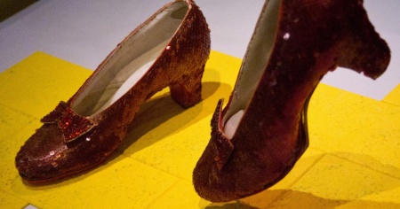 Ecco chi ha rubato le scarpette rosse del Mago di Oz