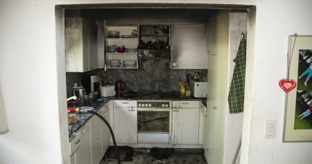 Fiamme in cucina, ferite due donne