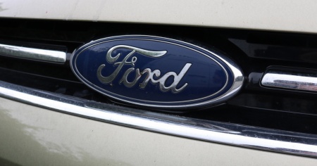 Ford ripudia le maxi-batterie per le auto elettriche