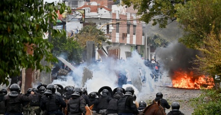 La rabbia esplode in Argentina, 170 feriti e 68 arrestati