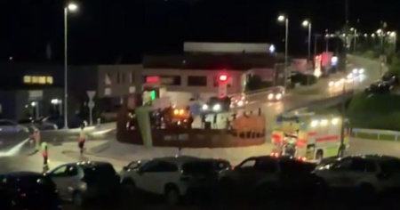 Asfalto sdrucciolevole: scooterista scivola a terra