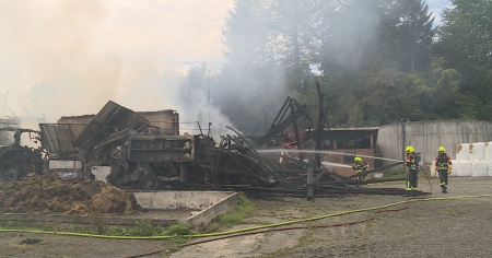 Circa 400 maialini morti nell' incendio di un fienile a Richenthal