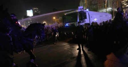 Violenze a Tel Aviv, dimostranti travolti da un furgoncino
