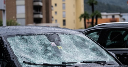 Pompieri in azione: «Oltre 40 interventi in una notte»