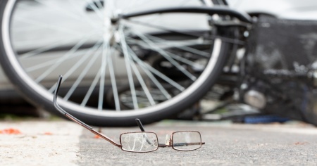 Scontro fra biciclette fatale per una 92enne
