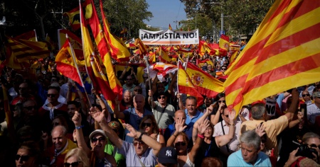 La marcia dei 50 mila contro l'amnistia agli indipendentisti