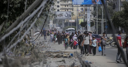 Sale ad almeno 1'900 il numero dei palestinesi uccisi a Gaza