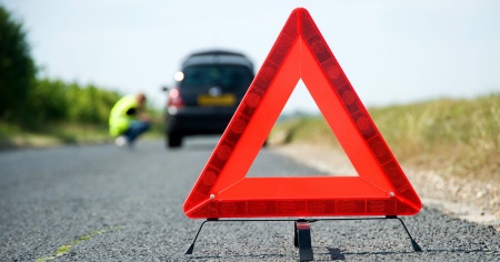 Motociclista perde la vita dopo l'impatto con un camion