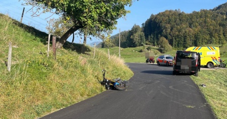 Scontro in curva, ferito grave un centauro 42enne