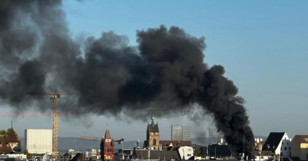 Un boato e poi le fiamme, «esplosa una bombola del gas»