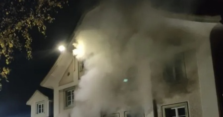 Brucia una cucina, immobile evacuato
