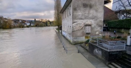 Il letto della Reuss al limite. Allerta a Mellingen
