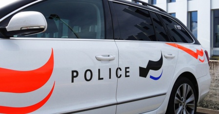 Lo colpisce diverse volte al volto e si dà alla fuga, grave un 56enne