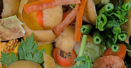Natale: svizzeri comprano troppo cibo, il 70% deve gettarne via