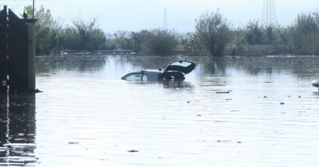 «Salite ai piani alti delle case, non scendete assolutamente in strada»