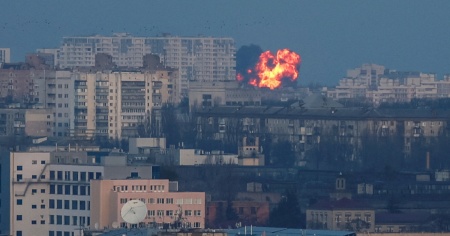 158 missili e droni contro l'Ucraina. «Almeno 12 morti»