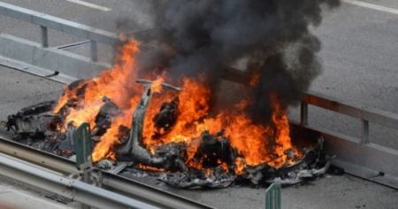 Bruciò nella Tesla sul Ceneri: «Colpa di una distrazione»