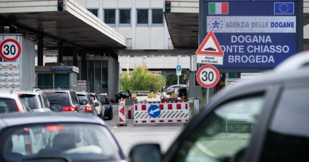 Il cantiere sulla A9, causa di disagi perenni per i frontalieri, chiude già oggi