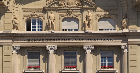 La BNS ha continuato a vendere valuta estera su vasta scala