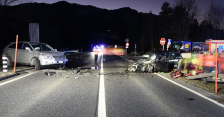 Scontro frontale, quattro feriti