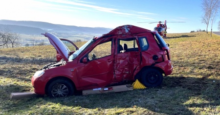 Auto contro un albero: due feriti gravi