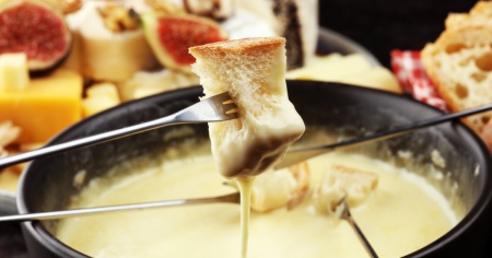 Esplode un fornello da fondue, due persone in ospedale