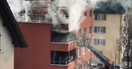 Incendio in un appartamento: una persona è morta e un'altra è rimasta ferita